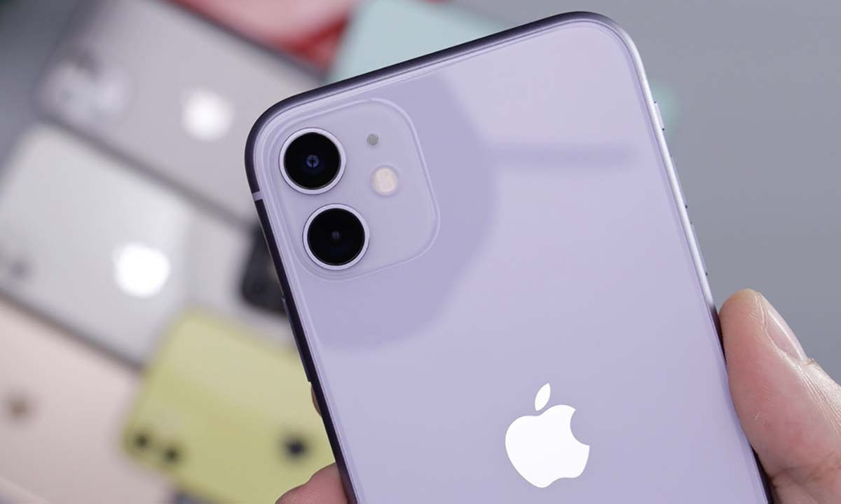 iPhone 11 succeeded in bringing beautiful design and surprisingly powerful performance at that time
